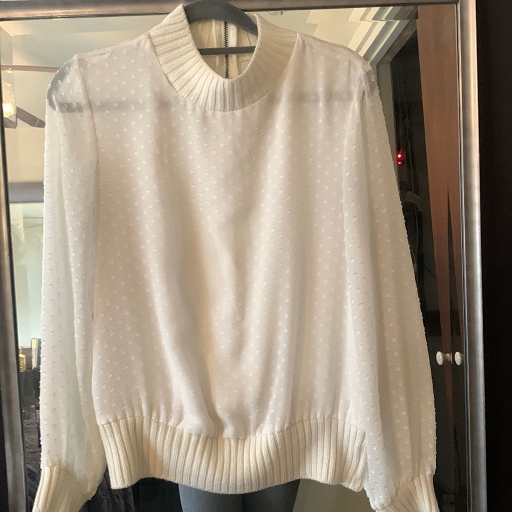 DR2 cream woman’s top. Size XS